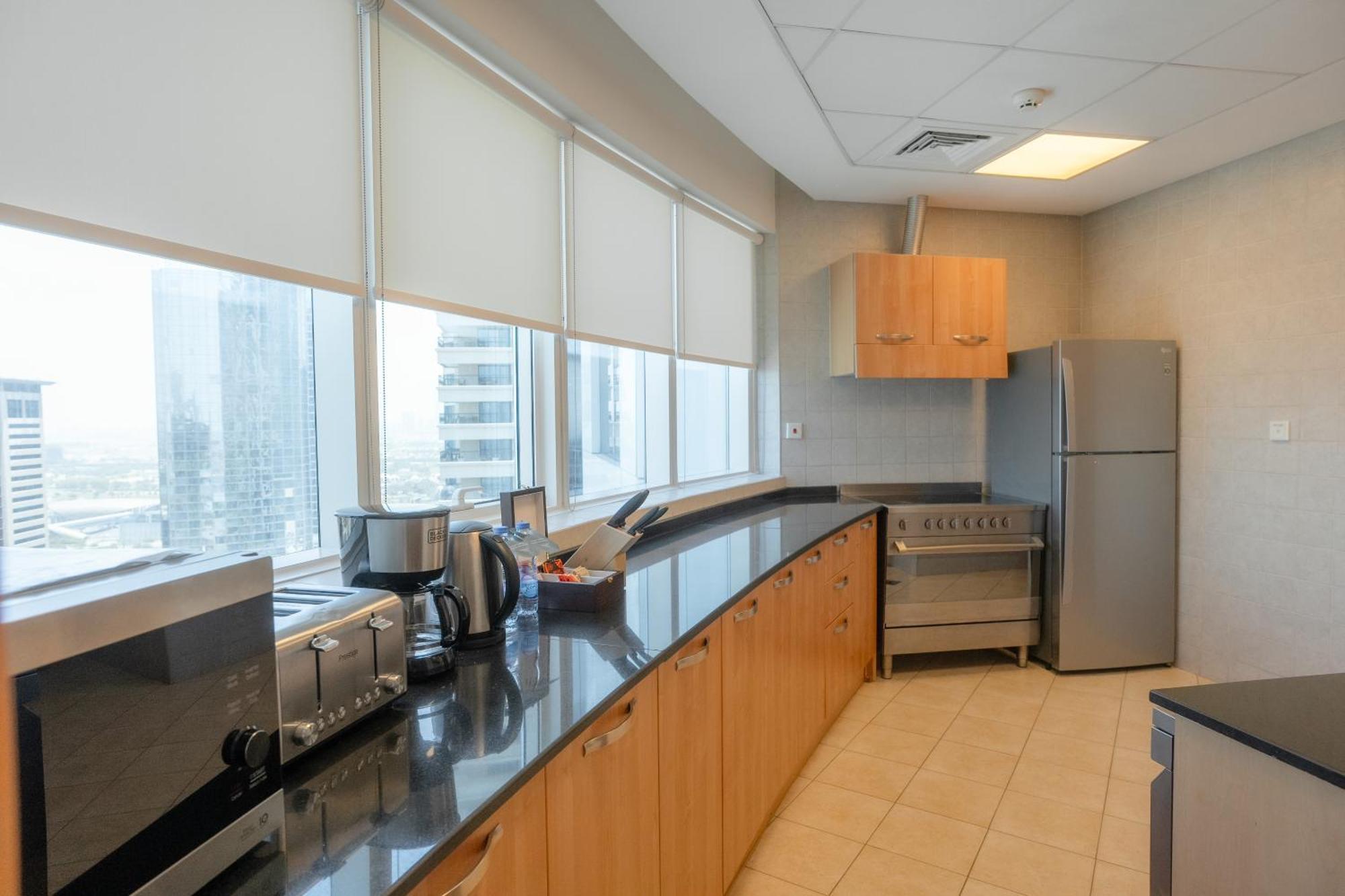Tamani Marina Hotel & Apartments Dubai Exterior foto A typical kitchen in a modern office